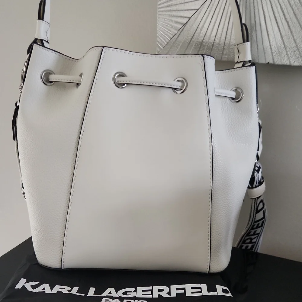 Karl Lagerfeld 2 Way Crossbody/Shoulder Bag with Logo Guitar Strap. New W/ Tags! - Picture 8 of 13